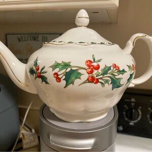 A Cup of Christmas Tea by John Hegg Teapot